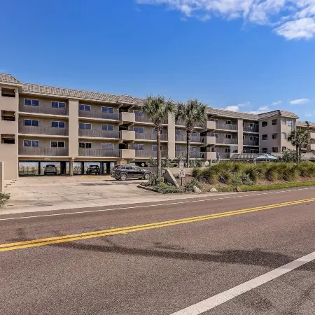 Renovated Seaside Condo with Gorgeous View of the Ocean