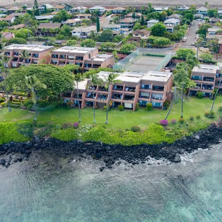 Kuleana 405 Oceanfront 1Bedroom 1 Condo by RedAwning