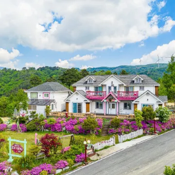 Pungcha & Herb Pension Отели рядом с достопримечательностью «Парк Дэгванрён»