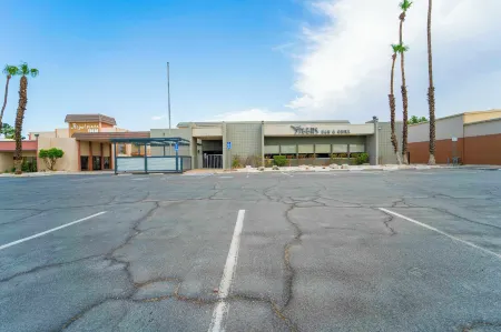 Royal Plaza Inn Отели в г. Индио