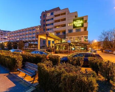 ファレザ ホテル バイ ヴェガ ガラツのホテル