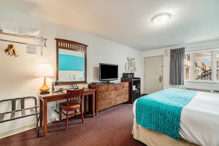Howard Johnson by Wyndham Traverse City
