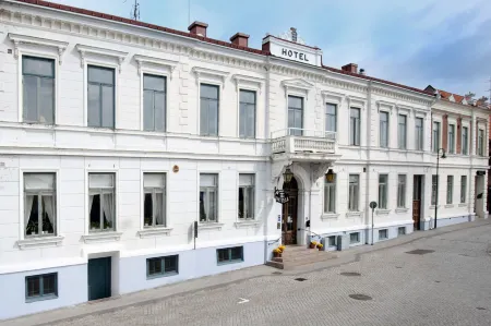 Laholms Stadshotell Отели в г. Laholm