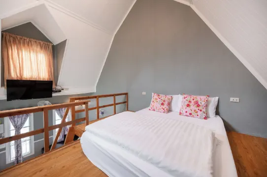 ห้องพักได้ 4 คนซูพีเรีย, ริมสระน้ำ