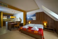 Royal Club Hotel - Pools
