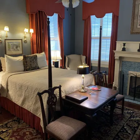 1842 Inn Hotels in Macon