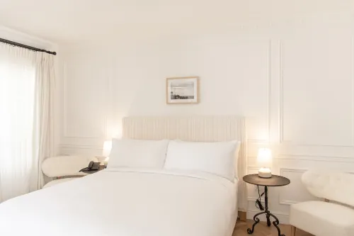 Cara Hotels in Los Angeles