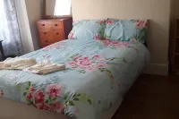 Homely 4-Bed House in Manchester - Parkplatz