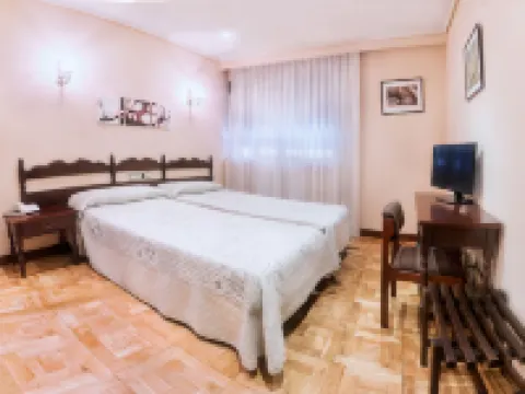 Hotel Castellano I Hotels near Salamanca Train Station