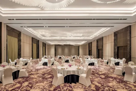 Radisson Blu Hotel & Spa, Nashik Отели в г. Пимплед Нейсик