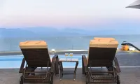 Seaside Summer Bliss - Aurora Luxury Pool Paradise - Pool