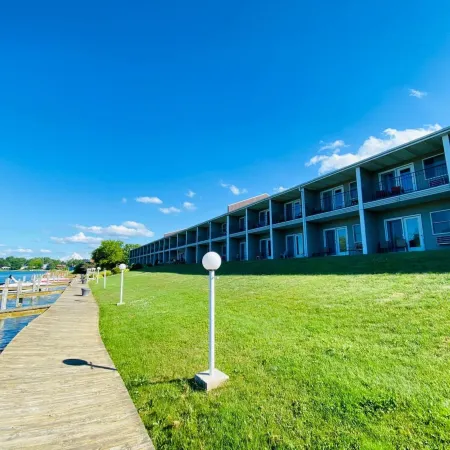 Fleetwood Inn Suites
