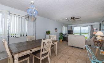 Maria's Lovely Beachfront Home
