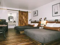 Trailhead Cabins & Lodging Hotels in Meeker