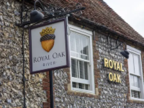 Royal Oak Hotels in Dover