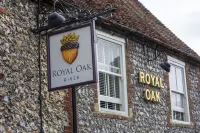 Royal Oak Hotels near Breakwater Brewery & Taproom & Pizzeria