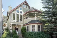 Legacy House by AvantStay Beautiful 4Bdr Home in Great Location w Hot Tub