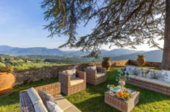 Villa Borbone - Perched on the Lucca Hills