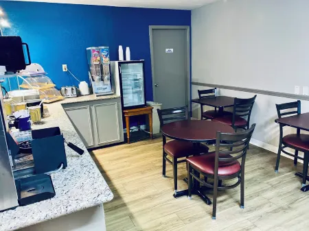 Days Inn by Wyndham Ardmore Отели рядом с достопримечательностью «Публичная библиотека Ардмор»