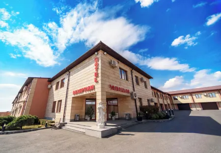 La Defense Hotel Yerevan Отели в г. Мусалер