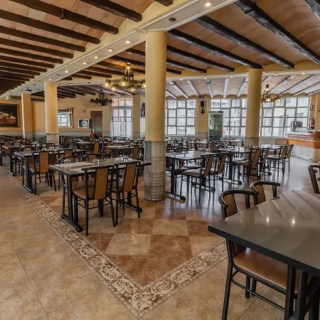 Hostal - Restaurante la Buena Villa by Vivere Stays