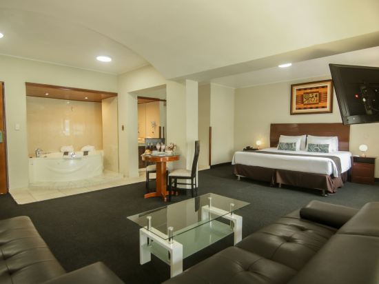 Epiqus Hotel