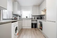 4 Bedroom House Free Parking Contractor's Haven Hotels in Chelmsford