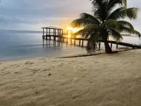 Coral Cove Inn - Beach