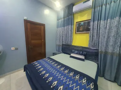 Lekki Luxury 5 Bedroom House Duplex in Lekki Hotels near Arabian Shopping Complex, Ogombo