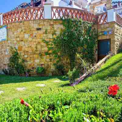 Apartment with Pool Direct Access to Sea Hotel Exterior