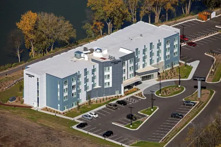 Courtyard Appleton Riverfront