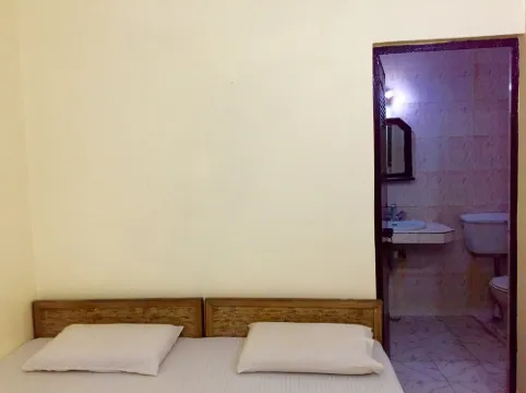 Shanti Guest House Hotels in Domari