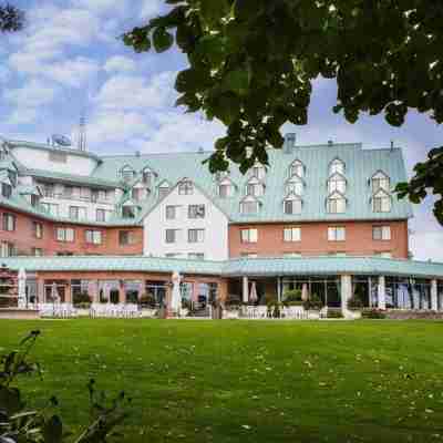 Château Vaudreuil Hotel Exterior