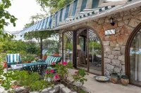 Marti Resort Deluxe Hotel Hotels near The Red Lion Restoran