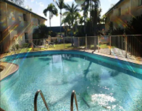 Emerald Central Hotel Official