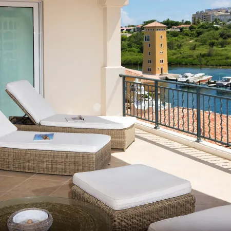 Aqua Vue by Island Properties Online