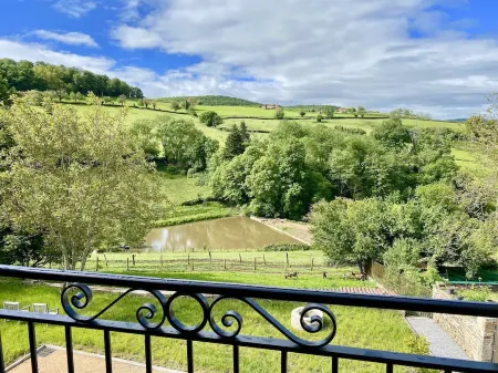 Maisonette with beautiful view Отели в г. Клюни