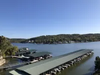 Camdenton Condo on the water - Grill, balcony and elevator access