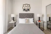 Beautiful 5 BR house with Olympic size Pool and SPA in Indio Indio Florist附近的飯店