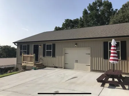 Cozy Retreat • King Bed & Kitchen Near Lee