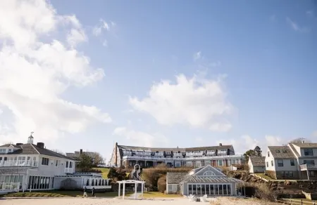 Chatham Luxury! WALK to beach