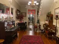 The Magnolias - A Beautiful Charming Historical Home to relax & make memories!