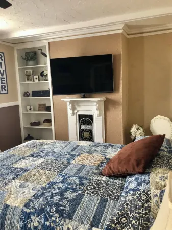 The Sunny Place Apt. 1/Bed F/B W/D full kitchen sunroom deck