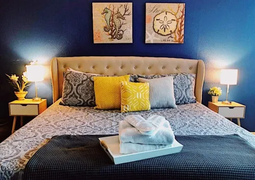 The Lakeside Getaway - newly renovated condo on Lake Conroe