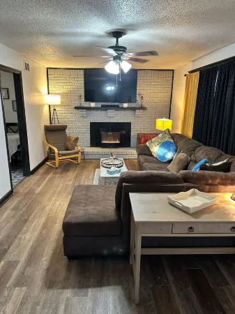 Charming old 3-bedroom house with WiFi, & central heat & air in central Cabot