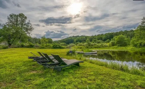 Charming Hideaway with Hot Tub and Private Pond - Cozy Rustic Retreat Hotels in Callicoon