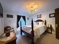 Historic Alpine Lakeside Manor Hotel a Terra Alta