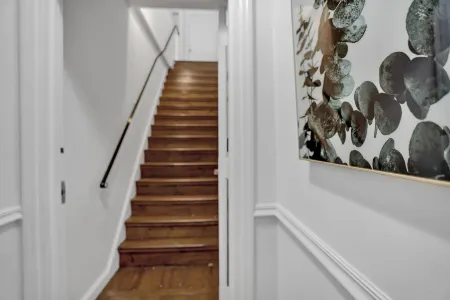 Exquisite Comfort and Historic Charm - Captivating Retreat Отели рядом с достопримечательностью «Моррис Арборетум & Гарденс оф Юниверсити оф Пенсильвания»