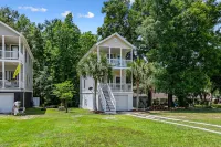 Private Porch and Stylish Living Spaces Await - Exquisite Haven Hotel a North Charleston