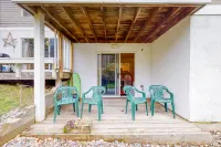 Ski condo with locker, shuttle, fast WiFi, fireplace, washer/dryer & AC 슈거부시 리조트 주변 호텔